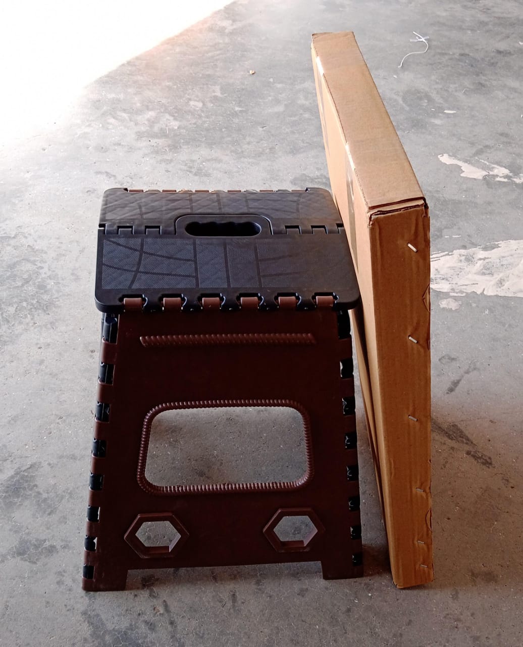Foldable table for home and travel Foldable table for home and travel
